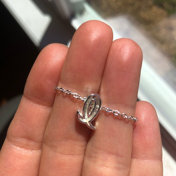 “L” initial Necklace NWT - Picture 2 of 5